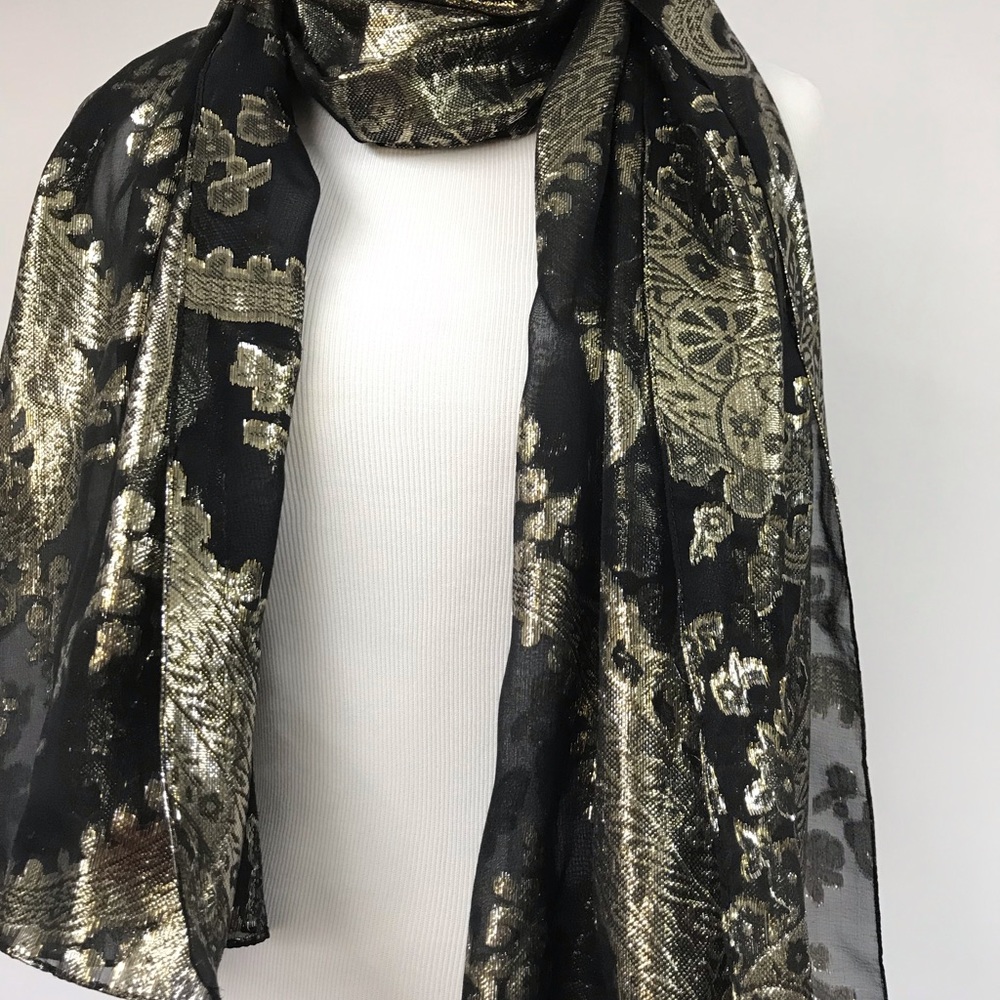 SALE‼️❤️CHICO’S NWT Silk & Gold Metallic Scarf